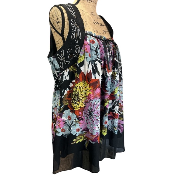 Jaipur EC floral print in black top. Size XLarge - Picture 3 of 7